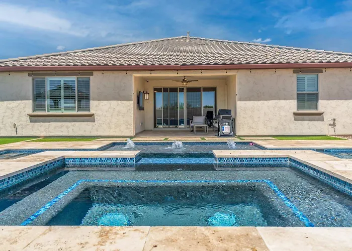 Luxe Oasis Pool King Grill