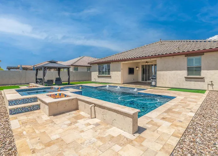 Luxe Oasis Pool King Grill Holiday home *